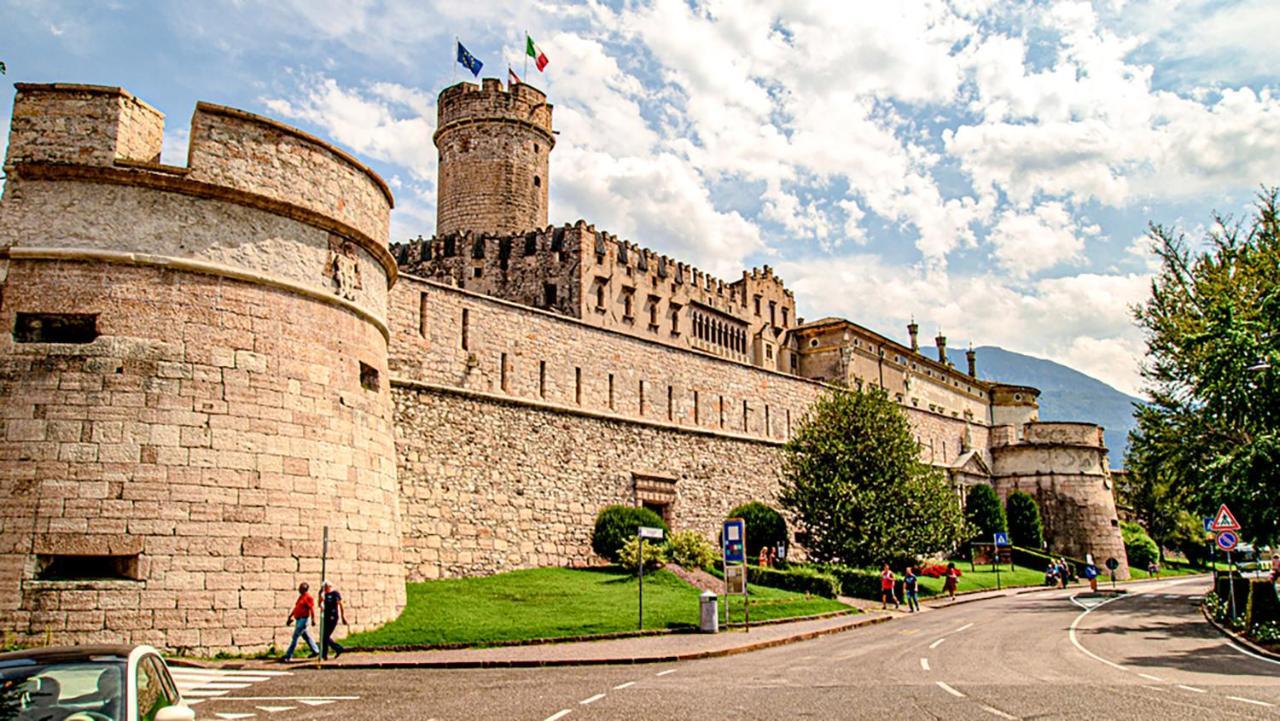 Elegante appartamento [Trento centro] Carpe Diem Exterior foto